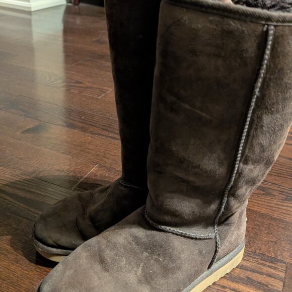 Gently used classic tall UGGs chocolate brown size 8 womens UGG - Picture 3 of 7